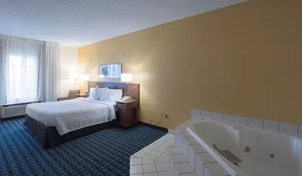 Fairfield Inn Suites Cleveland Streetsboro 1 - jacuzzi hotel room