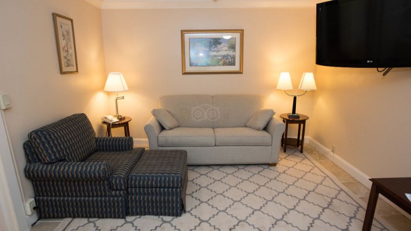 Fireside Inn & Suites Portland, room with private jacuzzi, photo 5