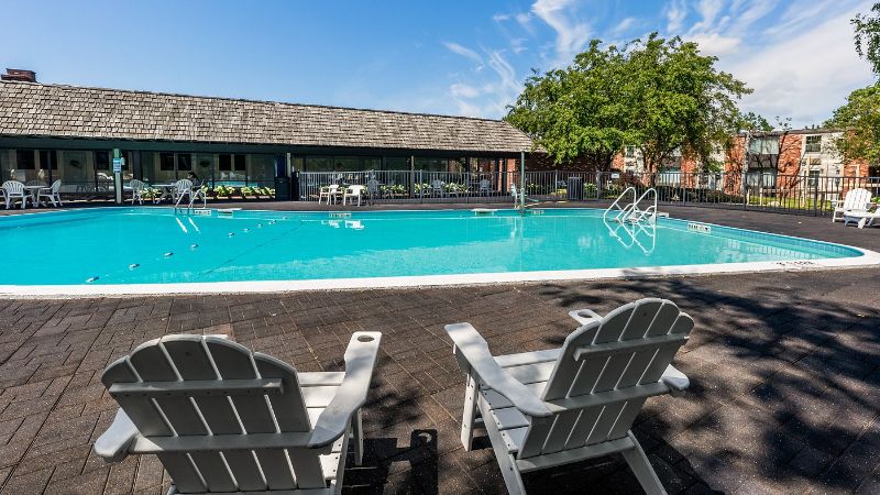 Fireside Inn & Suites Portland, room with private jacuzzi, photo 6