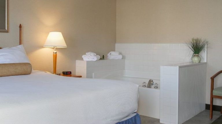 Flagship Inn