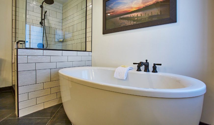 Grand Geneva Resort & Spa, room with private jacuzzi, photo 6