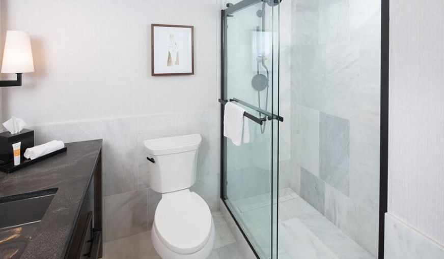 Grand Geneva Resort & Spa, room with private jacuzzi, photo 5