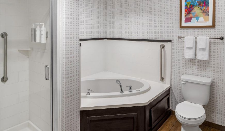 Hampton Inn & Suites Coconut Creek, room with private jacuzzi, photo 2