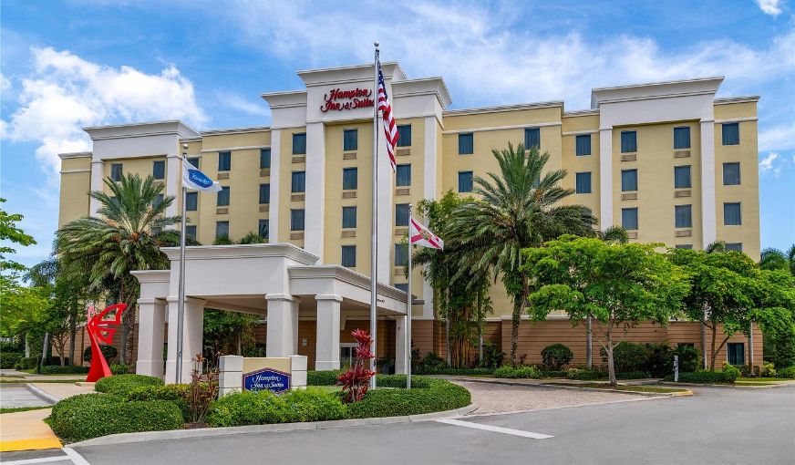 Hampton Inn & Suites Coconut Creek, room with private jacuzzi, photo 5