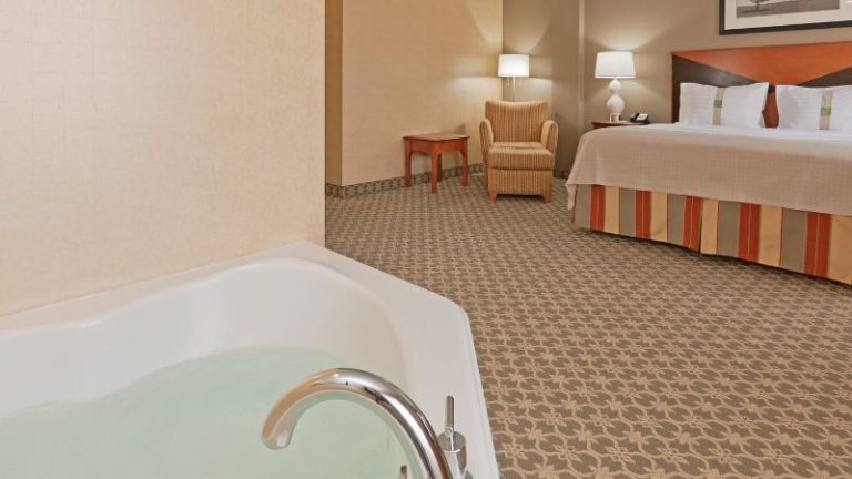 Holiday Inn Express & Suites Carbondale - University Area by IHG