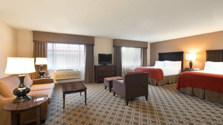Holiday Inn Express Show Low, an IHG Hotel