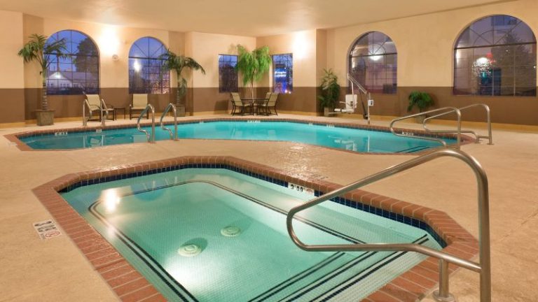 Holiday Inn Express Show Low, an IHG Hotel