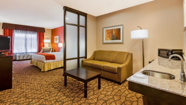 Holiday Inn Express & Suites Alpine Southeast, an IHG Hotel