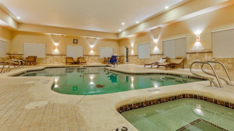Holiday Inn Express & Suites Alpine Southeast, an IHG Hotel