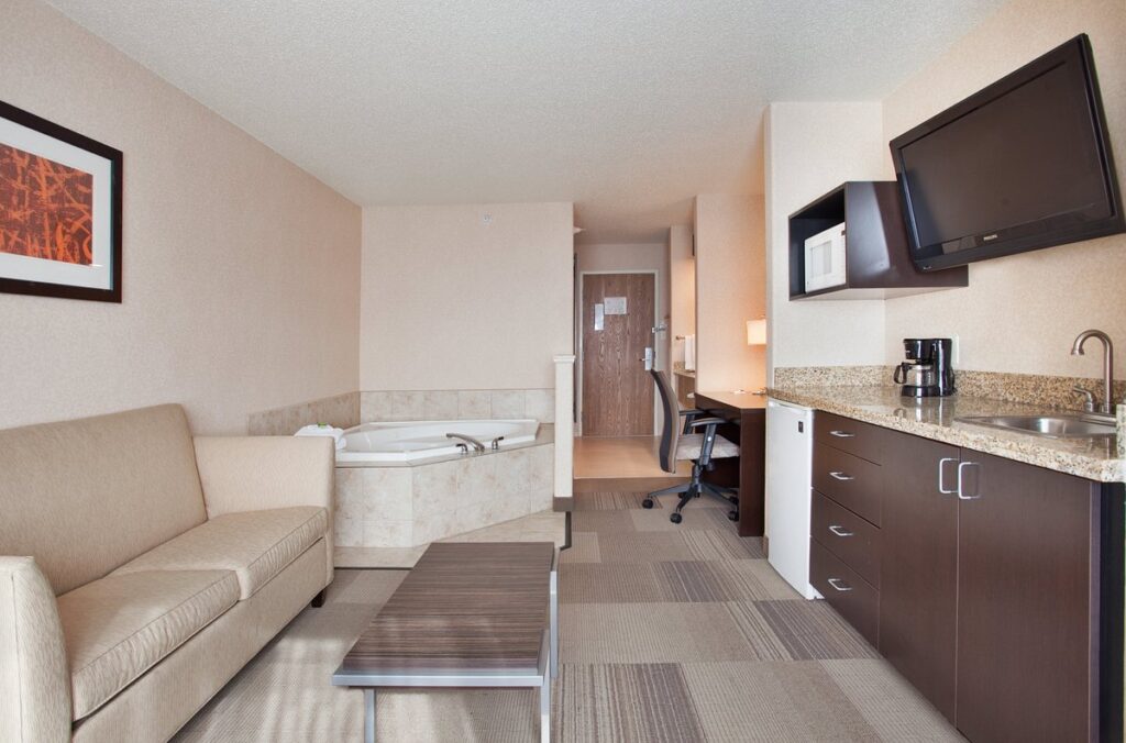 Holiday Inn Express & Suites Beatrice, an IHG Hotel