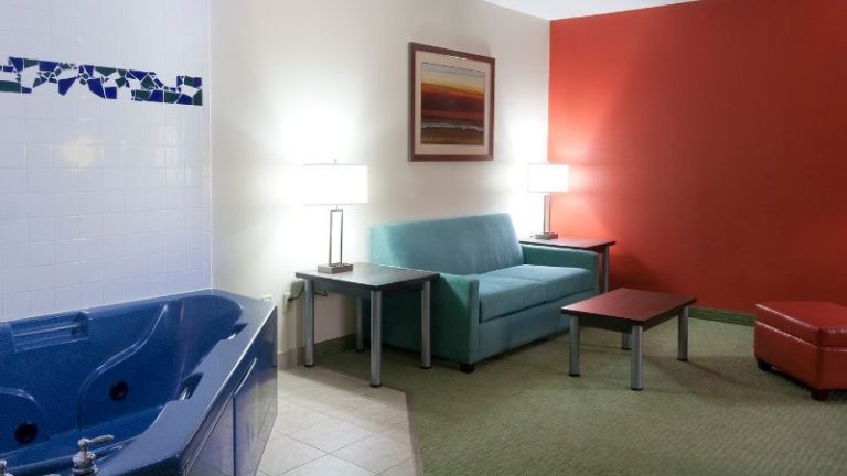 Holiday Inn Express & Suites Brownsville, an IHG Hotel