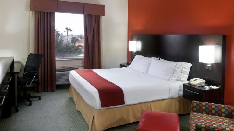 Holiday Inn Express & Suites Brownsville, an IHG Hotel