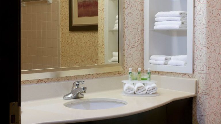 Holiday Inn Express & Suites Brownsville, an IHG Hotel