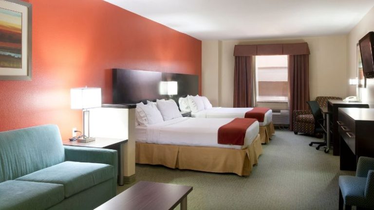 Holiday Inn Express & Suites Brownsville, an IHG Hotel