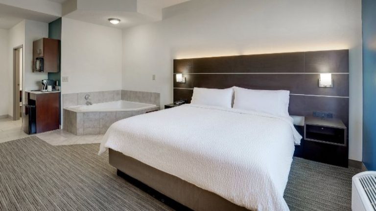 Holiday Inn Express & Suites Gadsden W-Near Attalla, an IHG Hotel