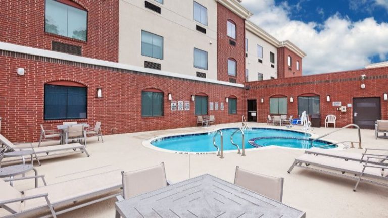 Holiday Inn Express & Suites Longview South I-20, an IHG Hotel