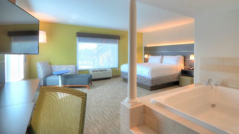 Holiday Inn Express & Suites Mobile/Saraland