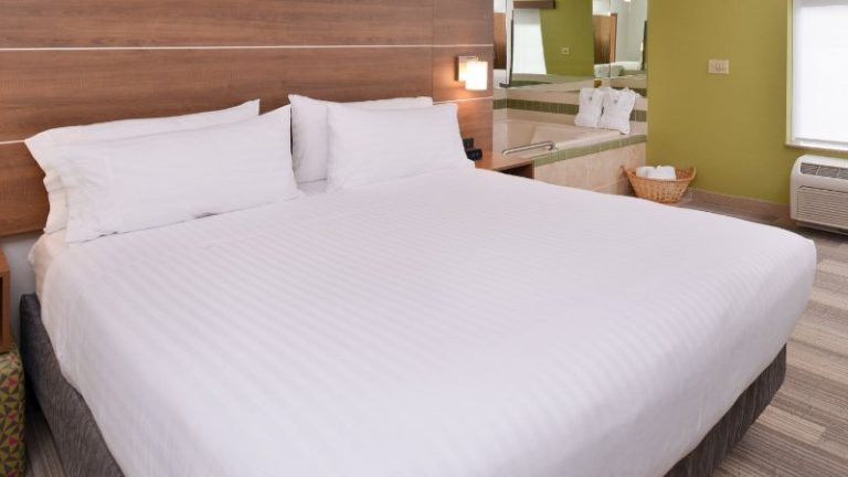 Holiday Inn Express & Suites Parkersburg – Mineral Wells, an IHG Hotel
