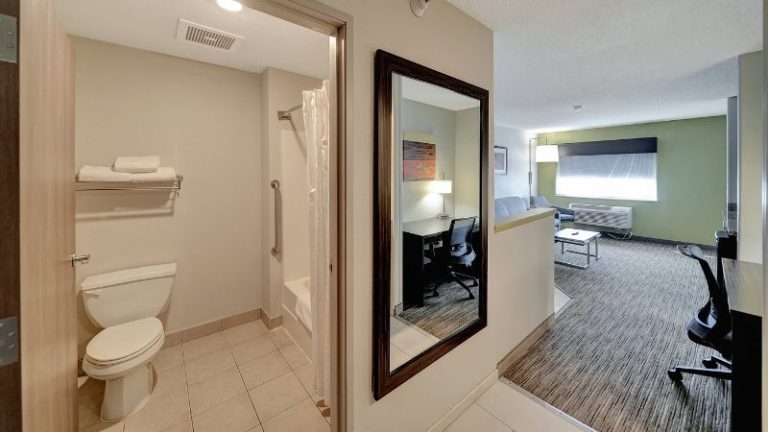 Holiday Inn Express & Suites Beatrice, an IHG Hotel