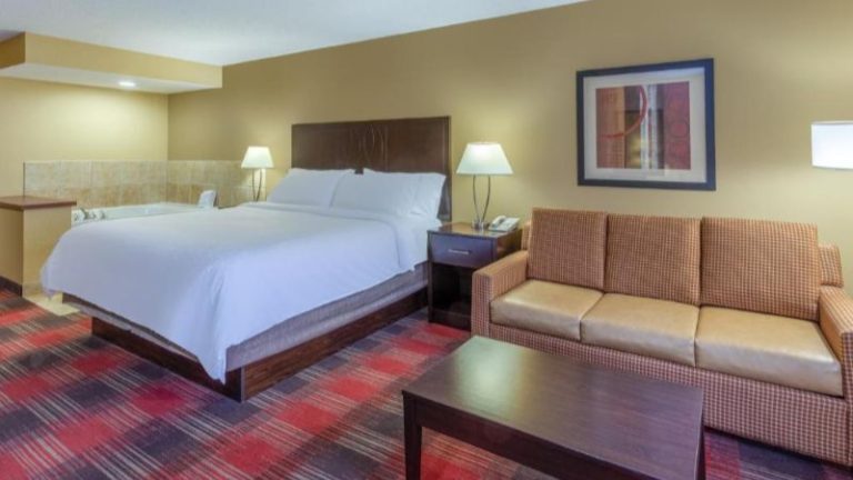 Holiday Inn Express Hotel & Suites Bowling Green, an IHG Hotel
