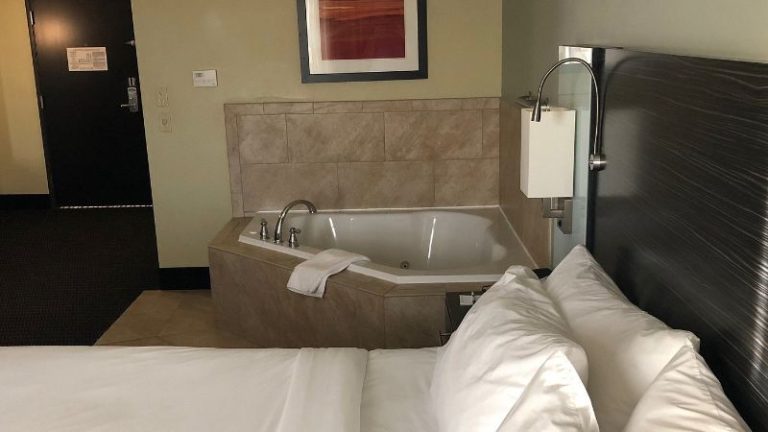 Holiday Inn Express & Suites Marion, an IHG Hotel