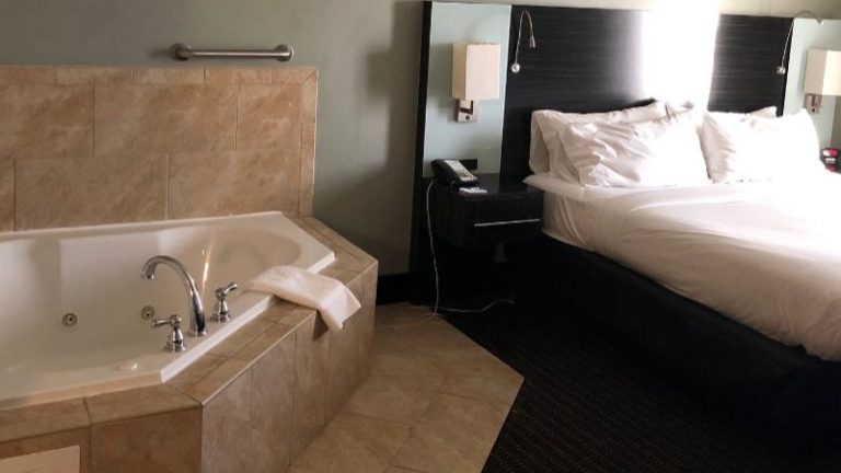 Holiday Inn Express & Suites Marion, an IHG Hotel