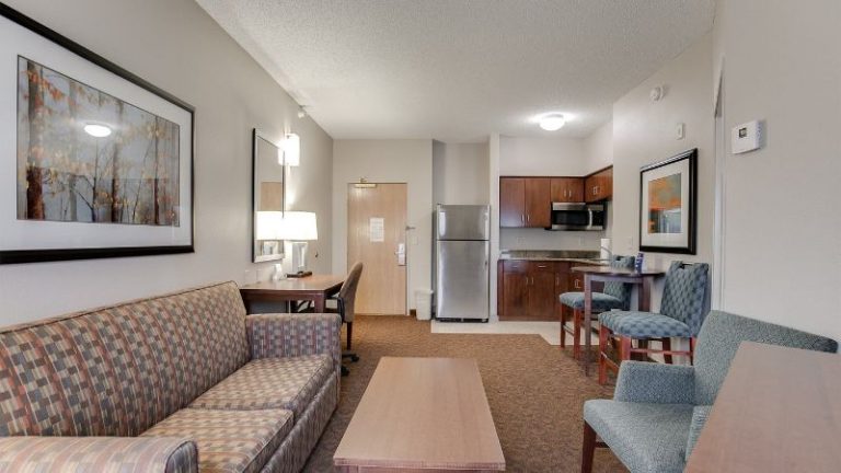 Holiday Inn Express & Suites St. Cloud