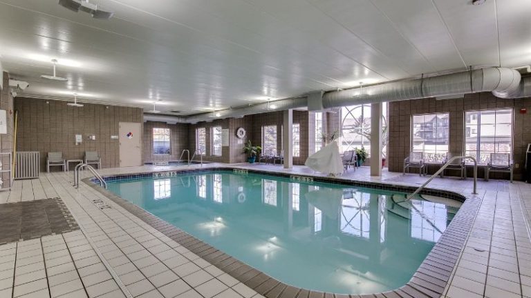 Holiday Inn Express & Suites St. Cloud