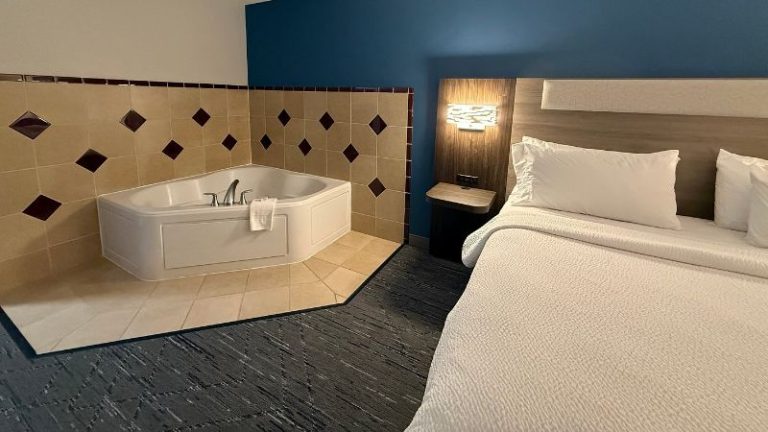 Holiday Inn Express & Suites Loveland