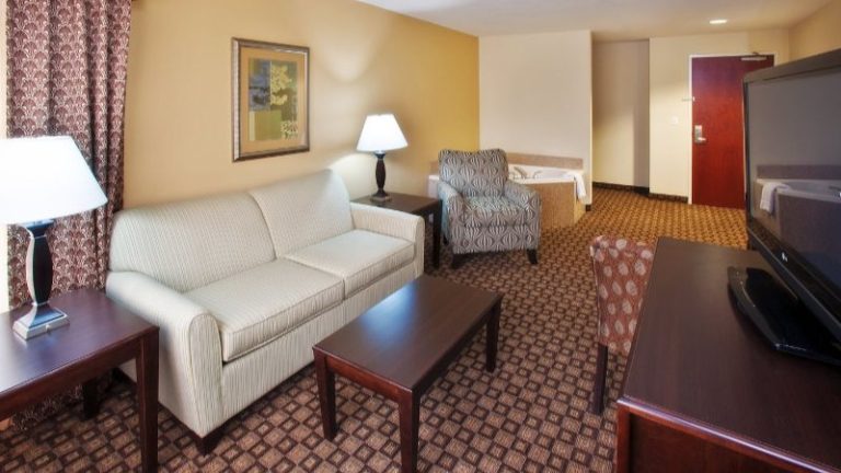 Holiday Inn Quincy, an IHG Hotel