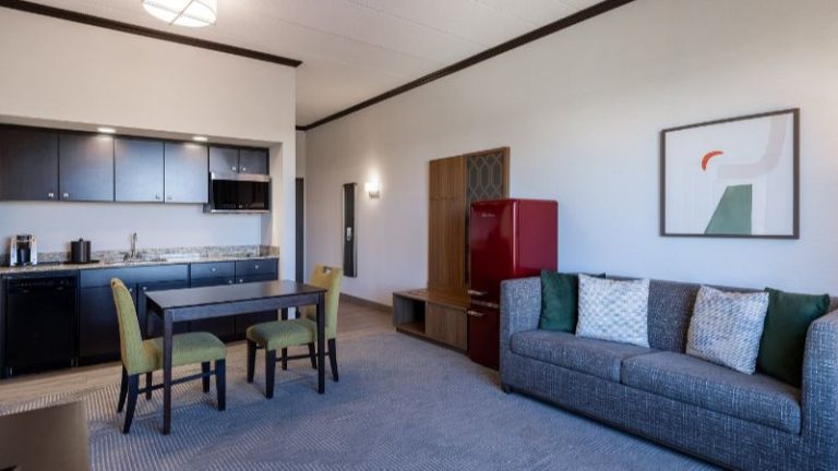 Holiday Inn & Suites Chicago Northwest – Elgin, an IHG Hotel
