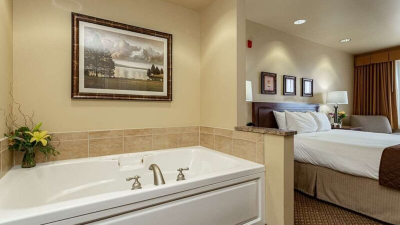 Jefferson Street Inn, a Member of Radisson Individuals, room with private jacuzzi