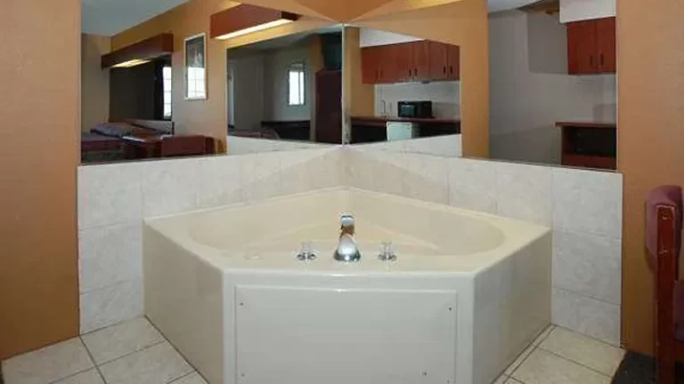 St Clair Inn and Suites