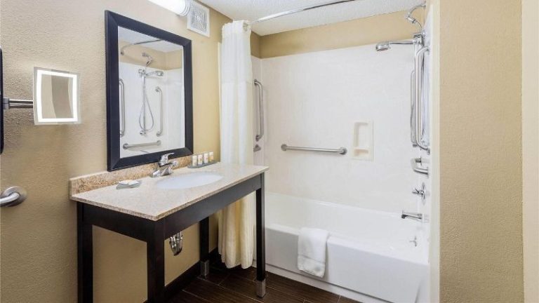 La Quinta Inn & Suites/New River Gorge National Park