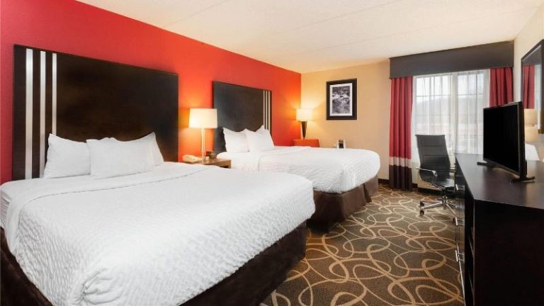 La Quinta Inn & Suites/New River Gorge National Park