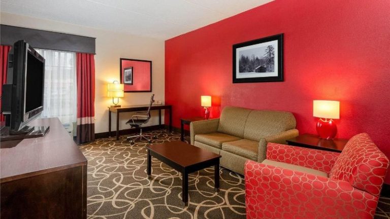 La Quinta Inn & Suites/New River Gorge National Park