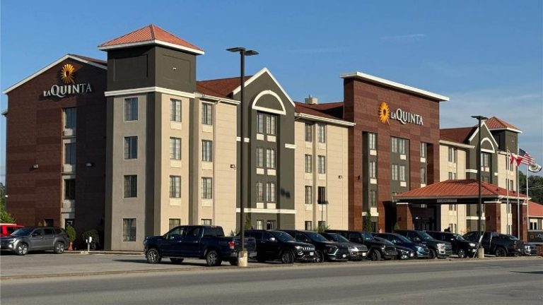 La Quinta Inn & Suites/New River Gorge National Park