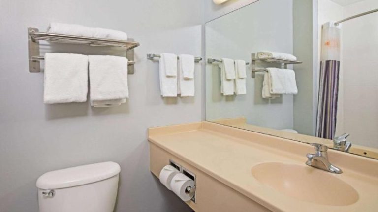 La Quinta Inn & Suites by Wyndham Omaha Airport Downtown