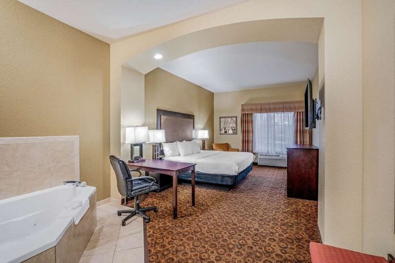 La Quinta Inn & Suites by Wyndham Vicksburg