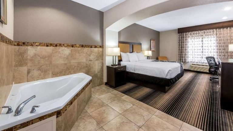 La Quinta Inn & Suites by Wyndham Orange