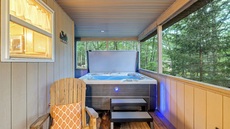 Lake Harmony Home, cabin with a private hot tub