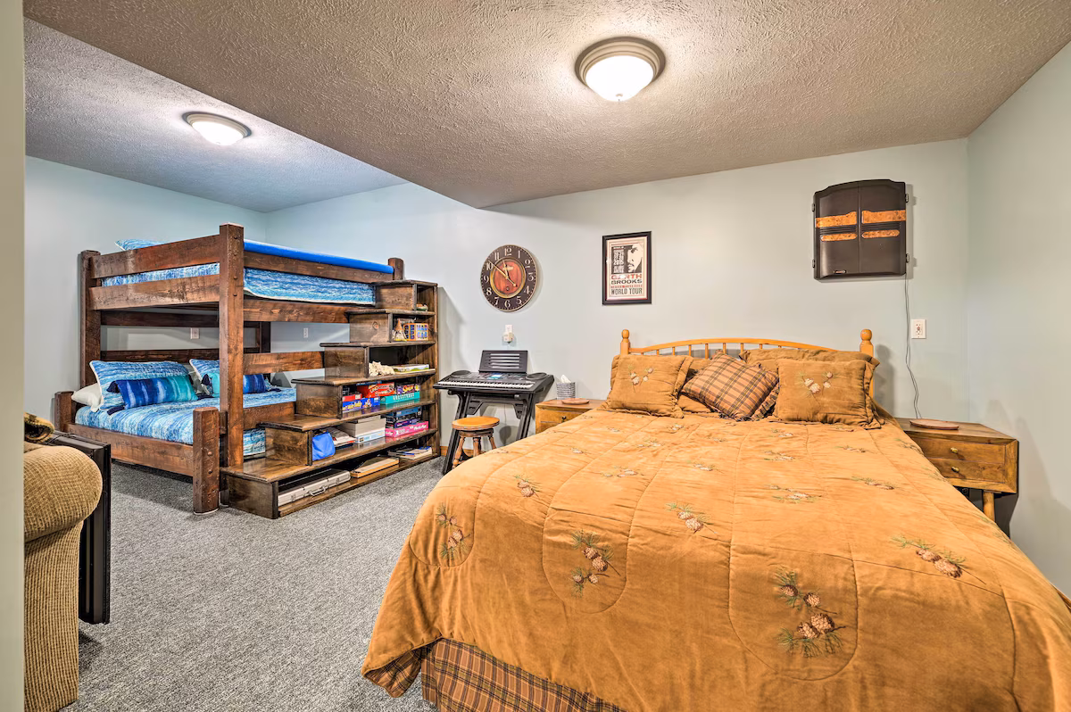 Lakefront Retreat, cabin with a private hot tub, photo 6