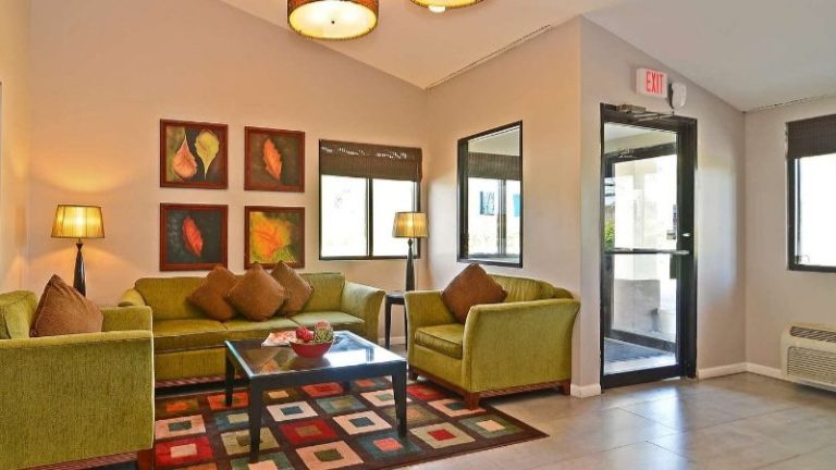Lexington Inn & Suites NW Chicago Elgin