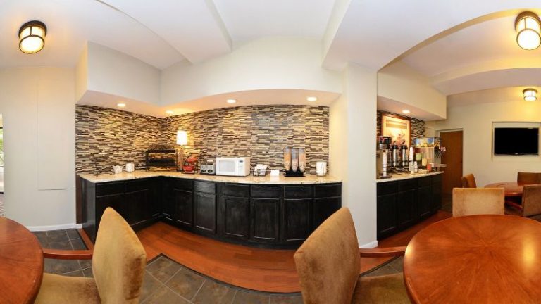 Lexington Inn & Suites NW Chicago Elgin