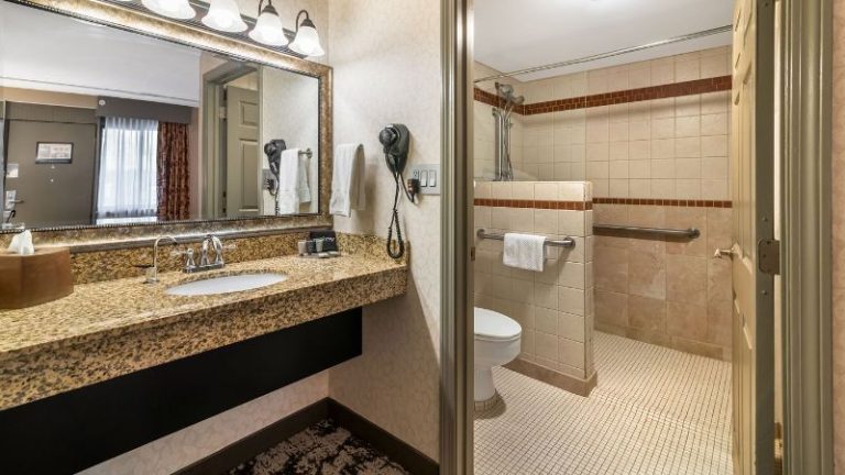 Maine Evergreen Hotel