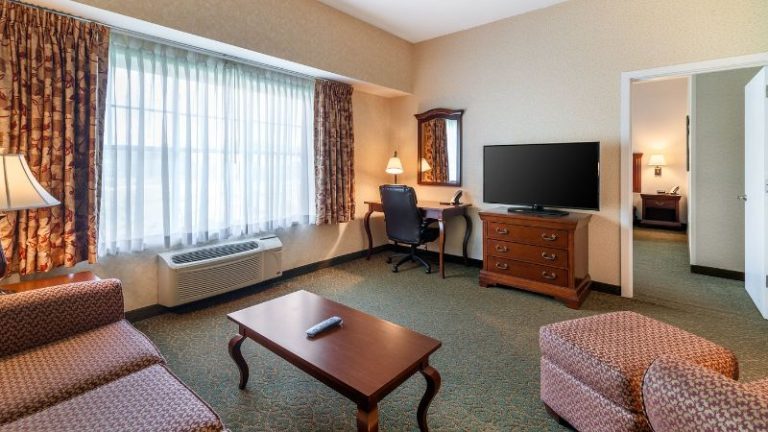 Maine Evergreen Hotel