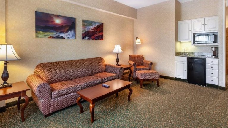 Maine Evergreen Hotel