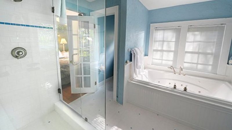 Mango Inn Bed and Breakfast, room with private jacuzzi, photo 1