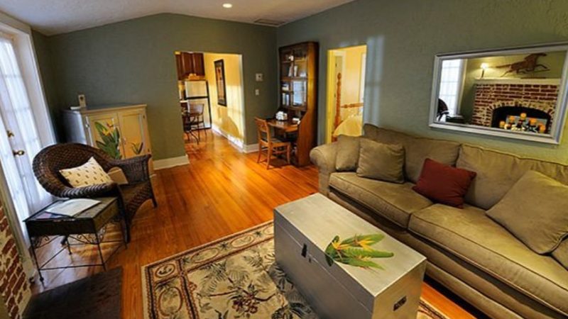 Mango Inn Bed and Breakfast, room with private jacuzzi, photo 4