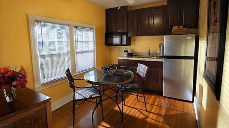Mango Inn Bed and Breakfast, room with private jacuzzi, photo 5